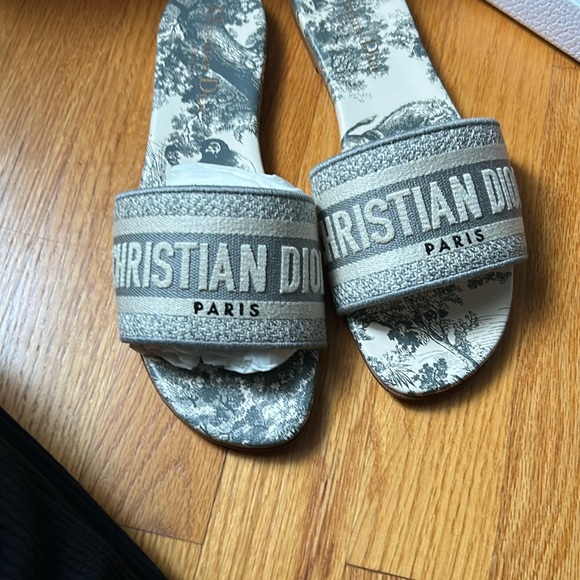 Dior Luxurious White and Gold Set - Picture 5 of 8